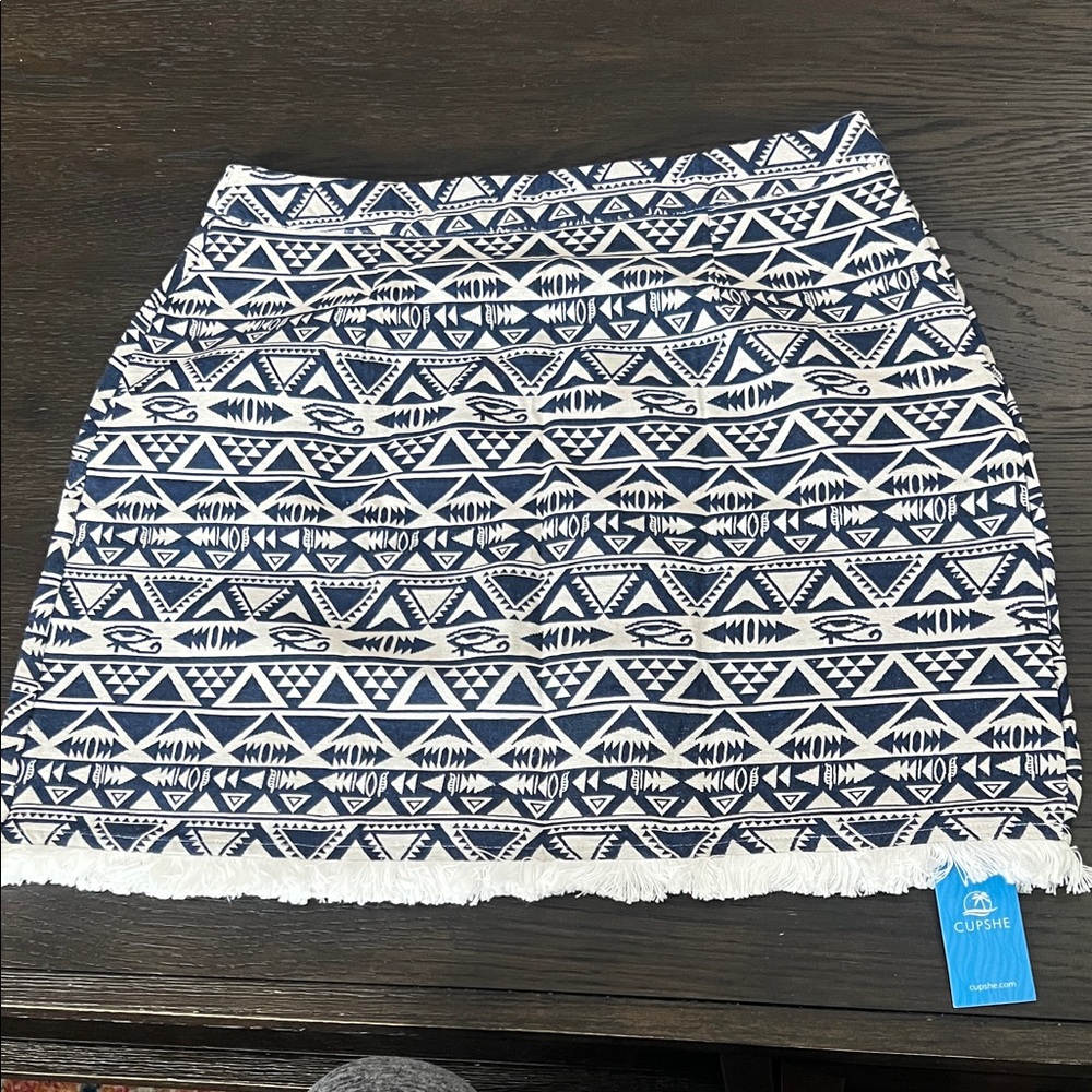Cupshe medium Navy and White Tribal Mini Skirt side zip, new with tags